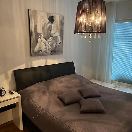Suureparane Forum Keskuse Korter / Kotimaailma Apartment *